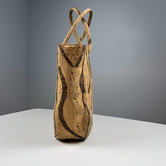 Cork design medium tote bag made in Portugal tan brown - Picture 4 of 16